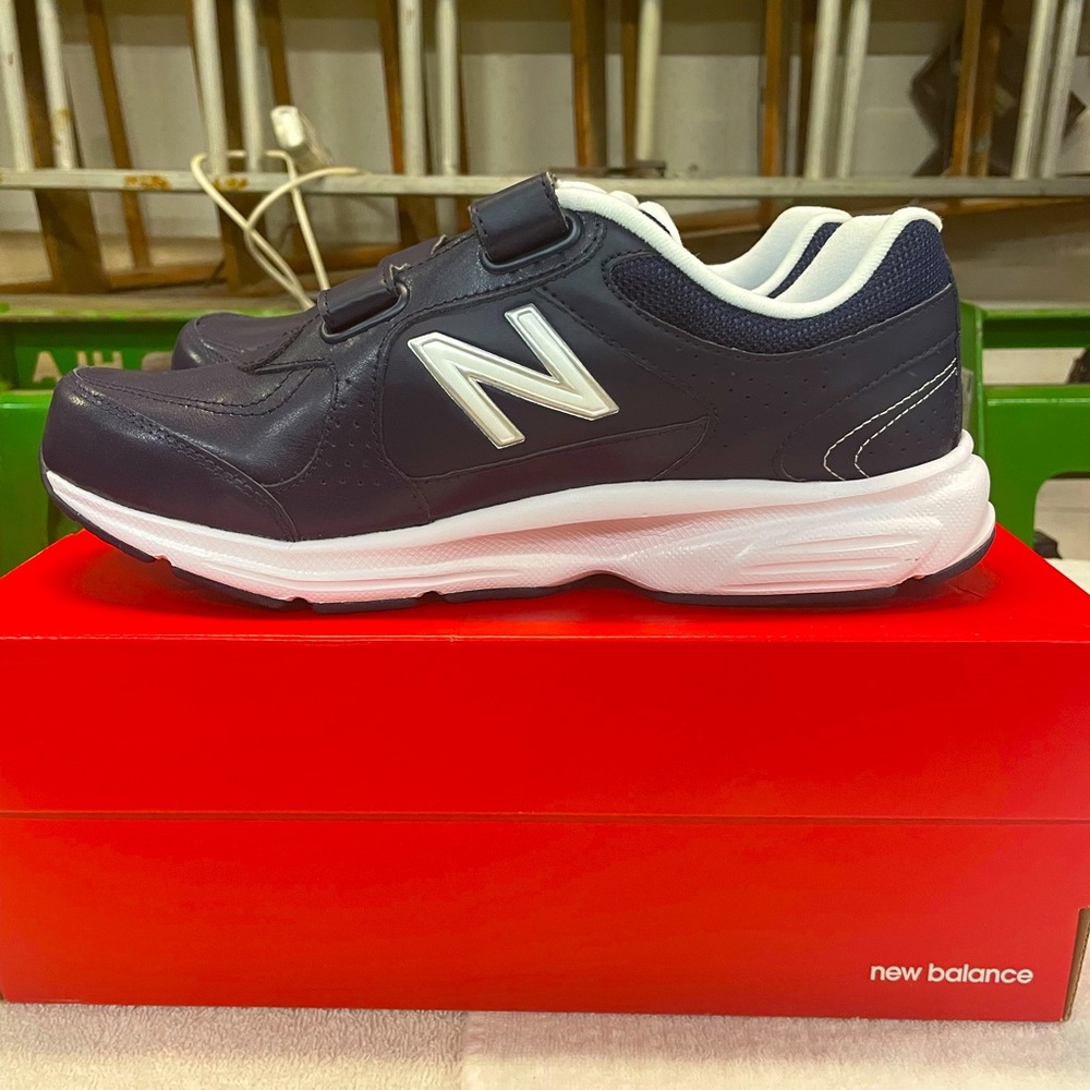 NEW men’s size 9.5 New Balance Walking Marche Shoes blue and white